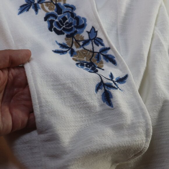 Chicos Zenergy Blue WhiteFloral Embroidered Open Floral Jacket Sweater Size 3 XL - Picture 7 of 16